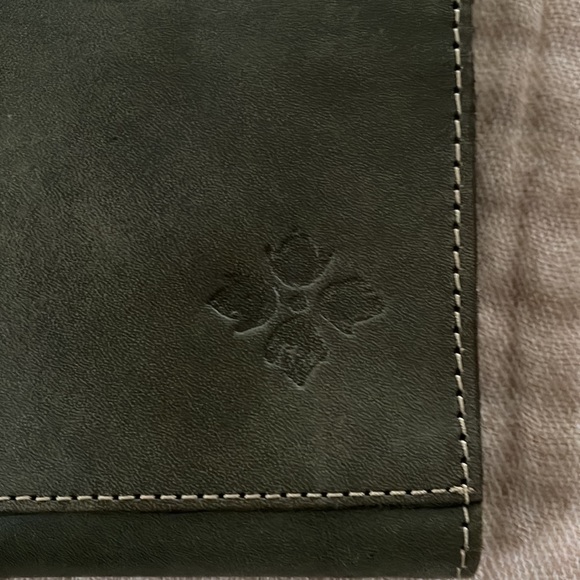 Patricia Nash Colli Oil Rub Wallet - Picture 7 of 8